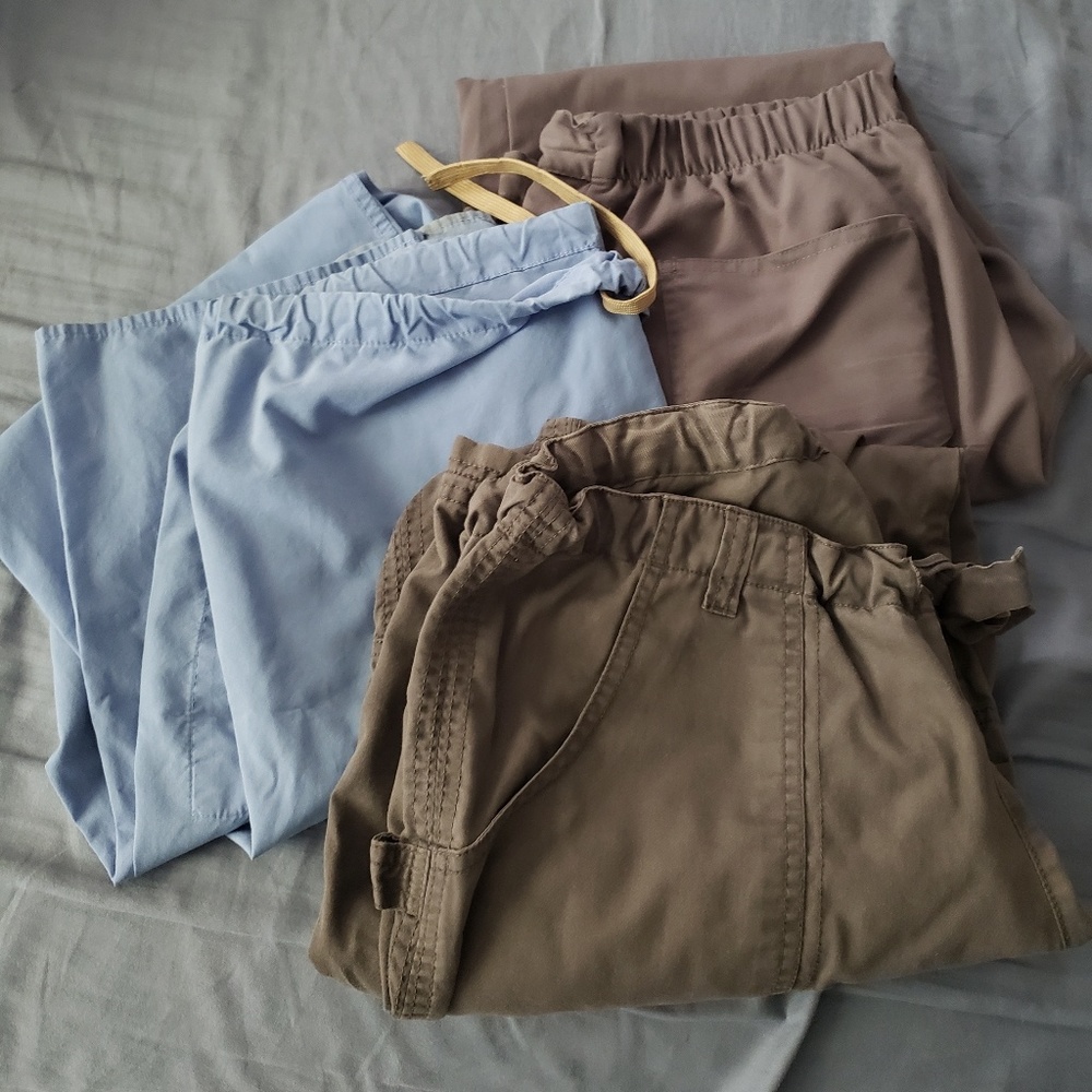 Assorted medium scrub pants
